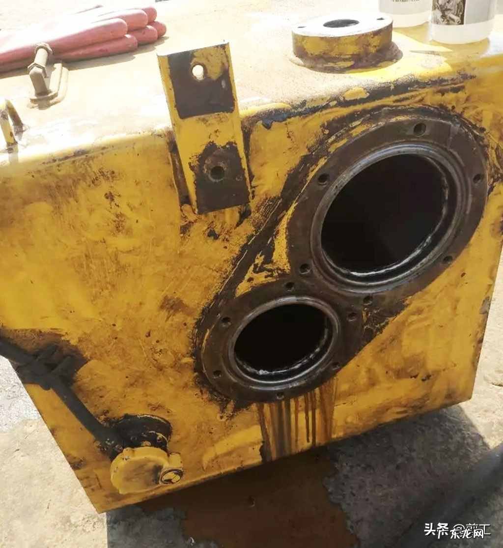 挖掘机日常维护保养内容包括 挖机保养一次大概多少钱