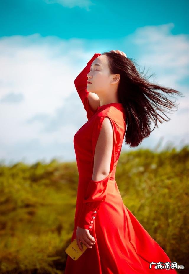 室内摄影,模特穿红衣服,摄影师要注意什么?