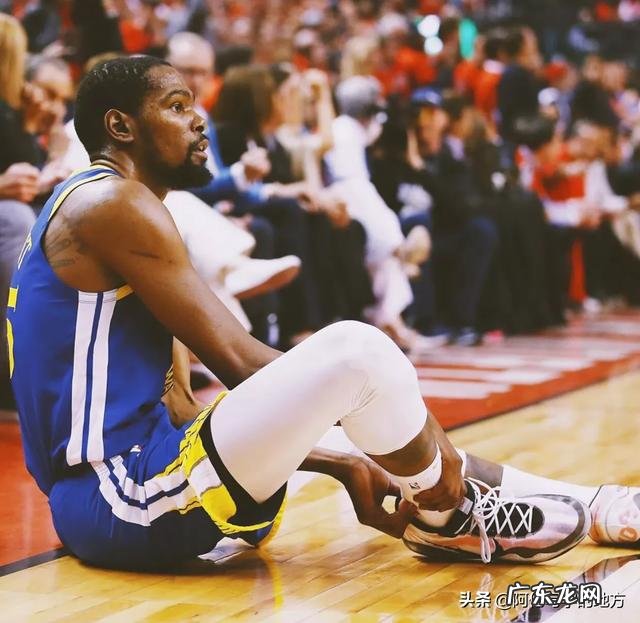 下一个威尔金斯诞生!KD打卡网红餐厅,双拐已不见,或能提前复出,你怎么看?