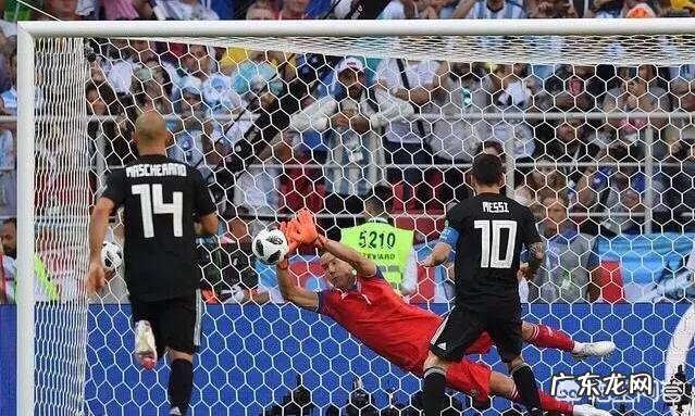 梅西罚丢点球,阿根廷世界杯首战1-1平冰岛,怎么看待梅西的表现?