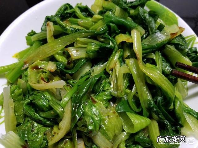 嘴唇干裂脱皮是什么原因引起的?