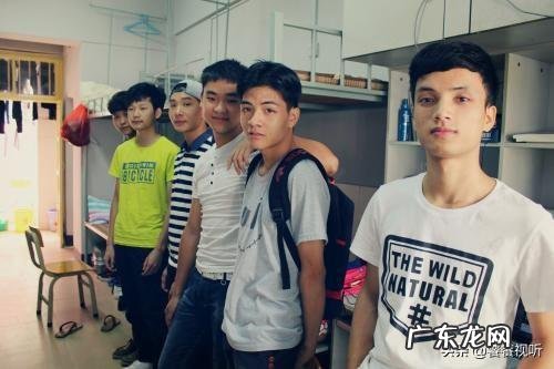 大学第一天到校,怎么向同学介绍自己?