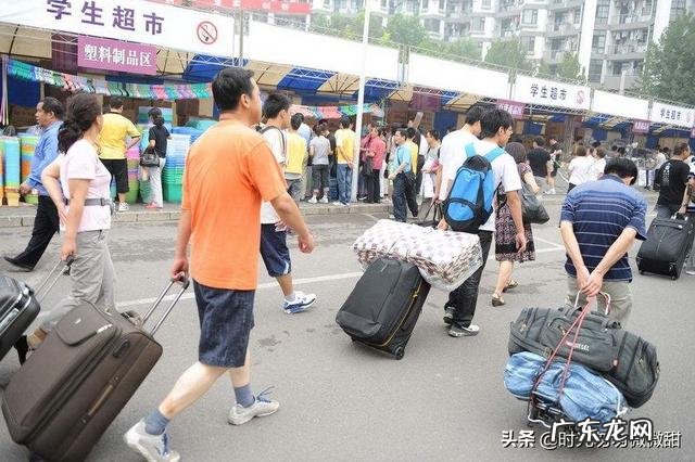 大学第一天到校,怎么向同学介绍自己?