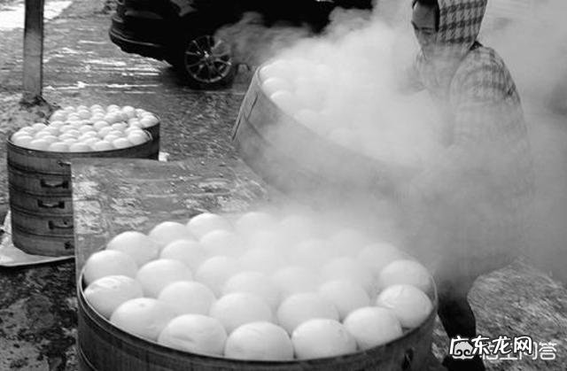 为什么有时候吃一个冷的或常温的馒头就饱了,但是吃了一个热的馒头却没够,原因是什么?