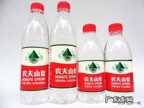 农夫山泉外包装写了建议零售价2元,火车站卖3元,你们怎么看?