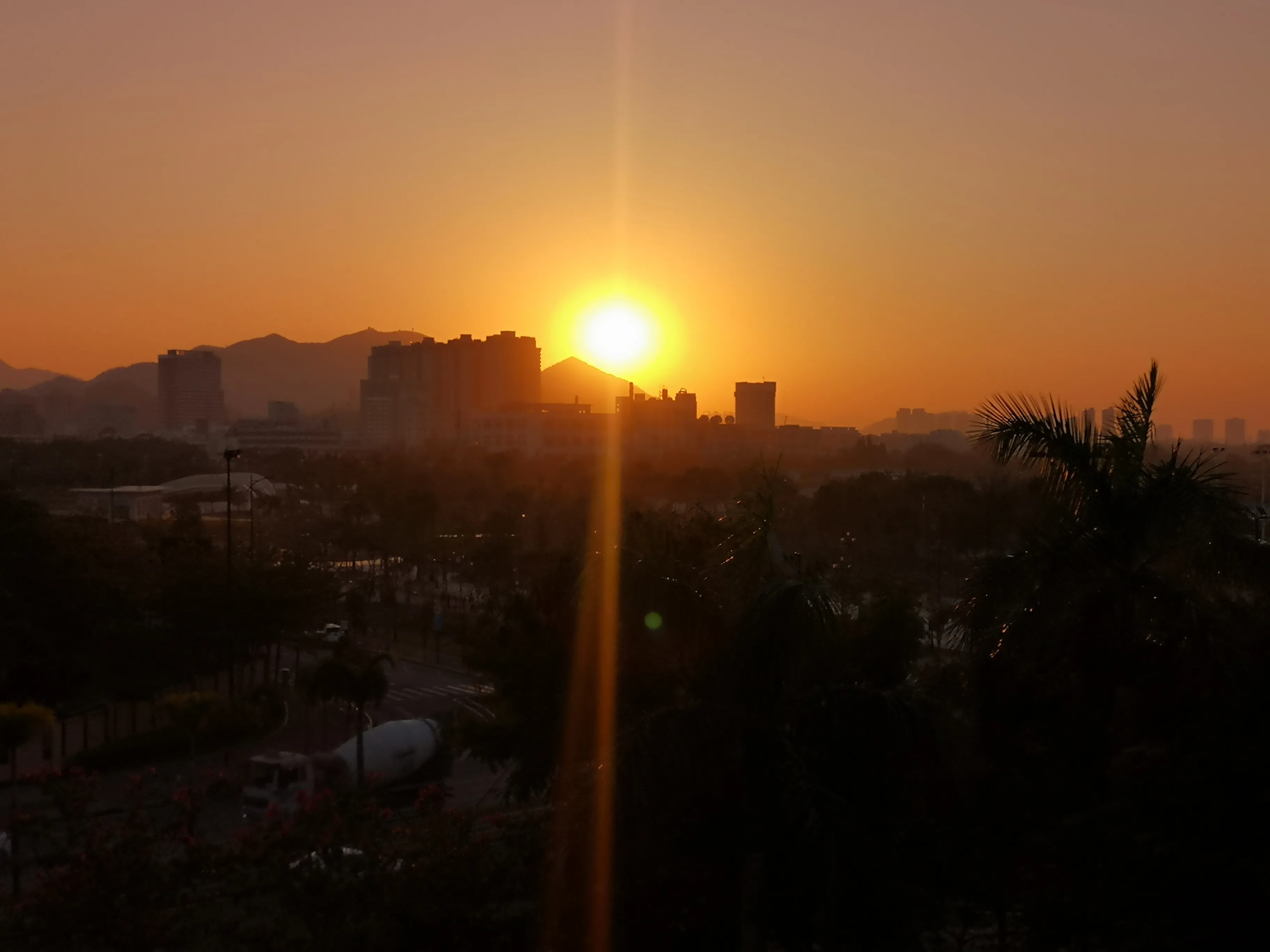 人们都在拼命挣钱，为什么总是要在经历以后才明白健康最重要？