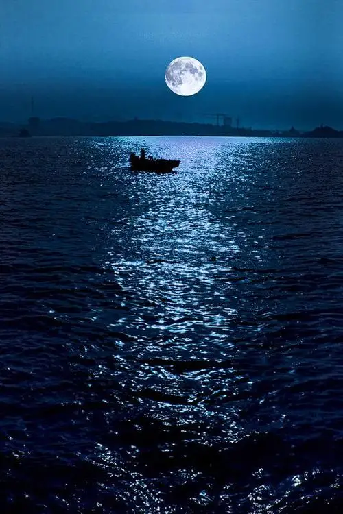 你有没有听着歌就会想到很多事的时候?你想到的都是好的事情,还是坏的事情,会是满满的回忆吗?