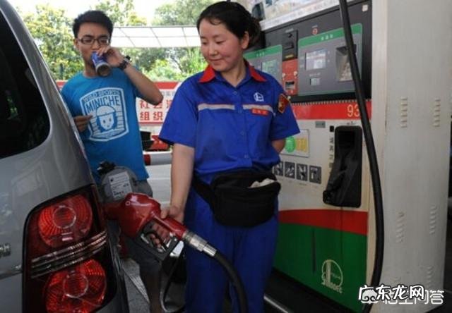 5月25日国际原油期货大跌,而此时国内油价迎来年内7连涨,请问你怎么看这件事?