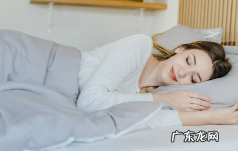 为什么有时睡够8小时还是很困-每天睡够八小时为什么还有黑眼圈