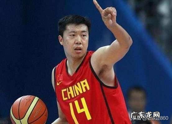 军运会开幕式,王治郅担任旗手,为什么王治郅可以担任军运会旗手?