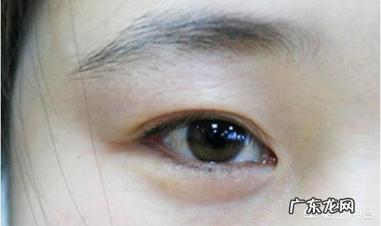 上眼皮松弛,该怎么化妆?