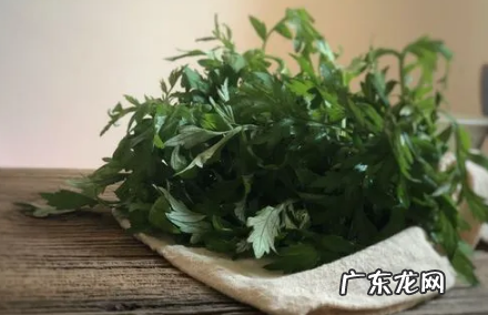 新娘床上放艾草什么时候放 新娘床上放艾草寓意什么