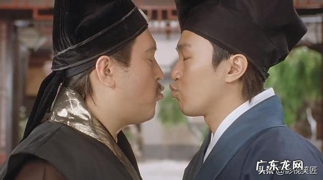 周星驰主演的《唐伯虎点秋香》,唐伯虎与对王之王对穿肠这场戏中,都有哪些经典对联?