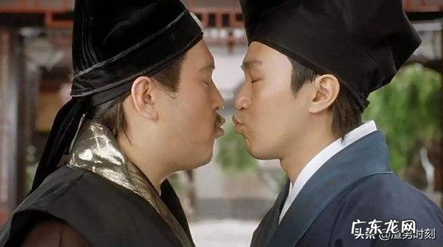 周星驰主演的《唐伯虎点秋香》,唐伯虎与对王之王对穿肠这场戏中,都有哪些经典对联?