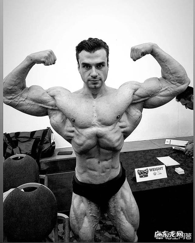 为什么以前的健美运动员多是真空腹,现在都是八块腹肌?