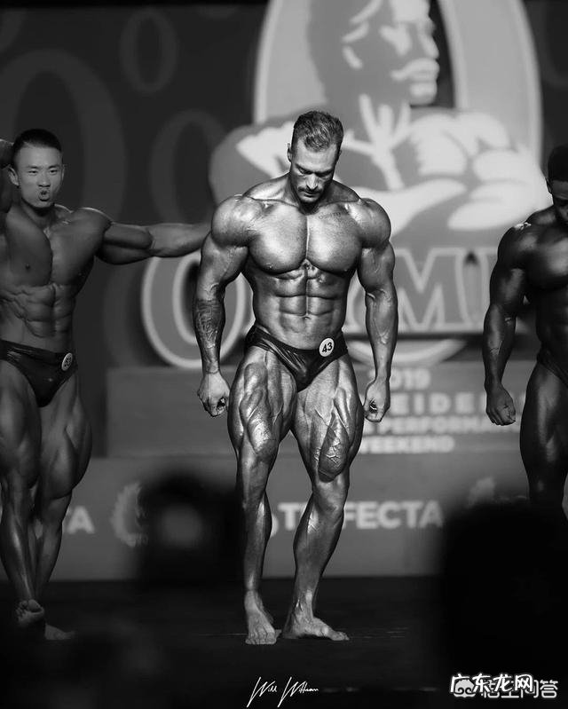 为什么以前的健美运动员多是真空腹,现在都是八块腹肌?