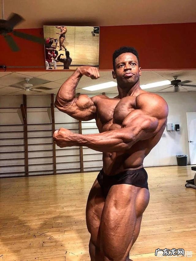 为什么以前的健美运动员多是真空腹,现在都是八块腹肌?