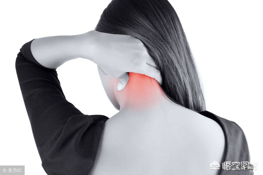 低头时感觉背后酸痛是怎么回事?