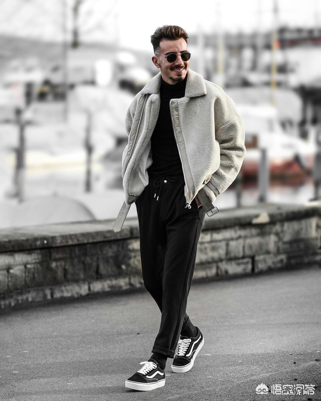 冬天搭配什么颜色的衣服好呢?