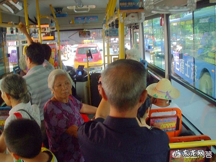 公交车不准时,耽误乘客上班,应该怎么办?