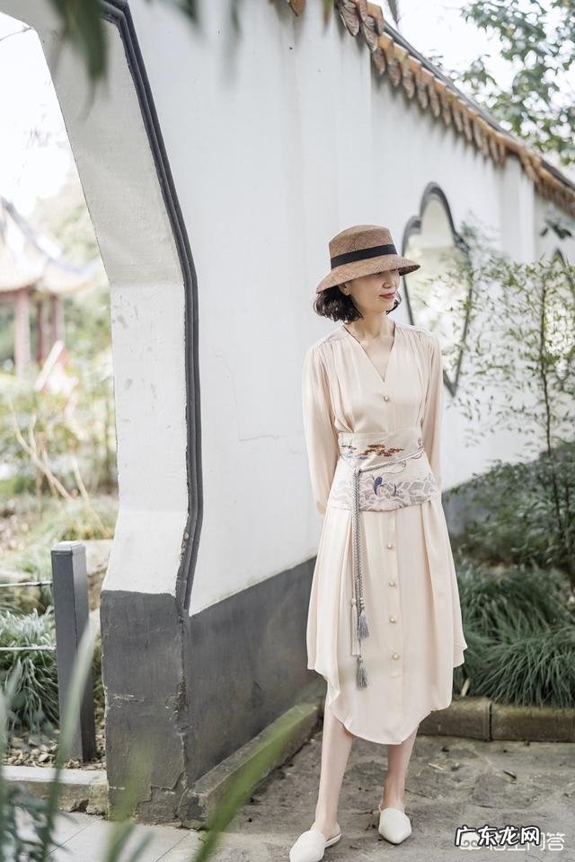 50岁的女人如何穿衣搭配，才能既舒适又优雅？