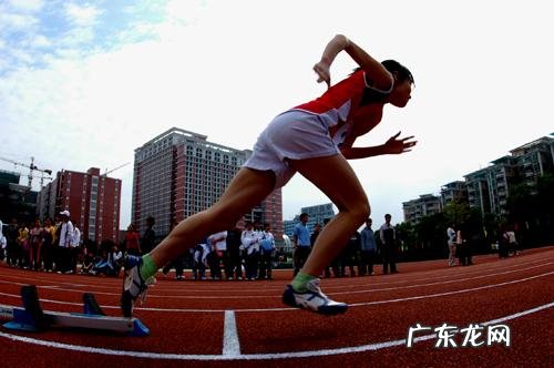 中国女排首战0:3负于土耳其,单局比分差10分,怎么看?