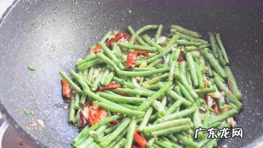 干煸豆角的家常做法高清，焯水后的豆角可以干煸吗