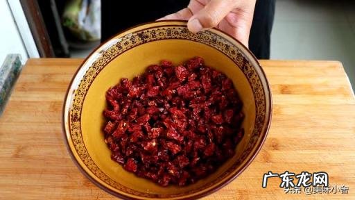 辣子鸡的家常做法视频播放，青辣椒炒辣子鸡家常做法简单