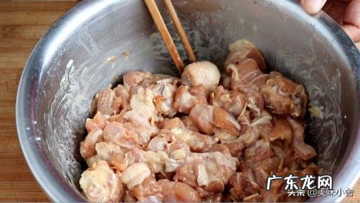 辣子鸡的家常做法视频播放，青辣椒炒辣子鸡家常做法简单