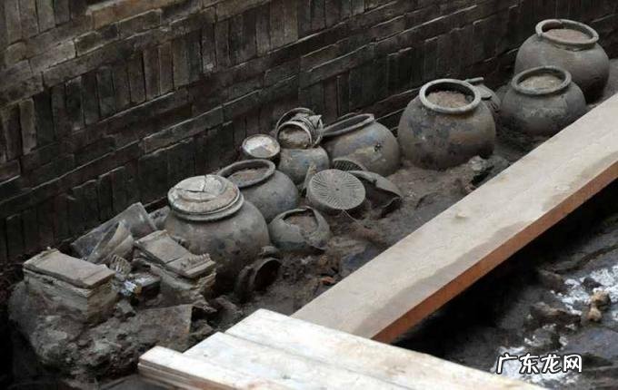 扬州一小村庄工地施工,突然挖出两座古墓的原因 扬州古墓遗址