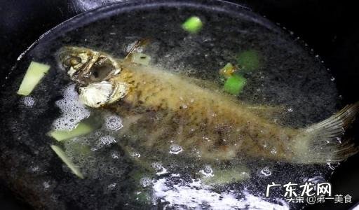 鱼汤的家常做法鲫鱼汤,鲫鱼汤的家常做法 清炖
