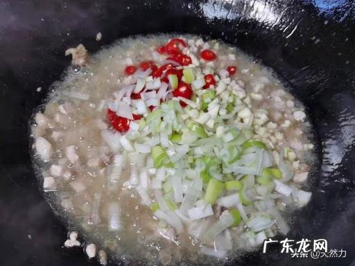 酸菜都能炒哪些好吃的,酸菜的家常小炒大全