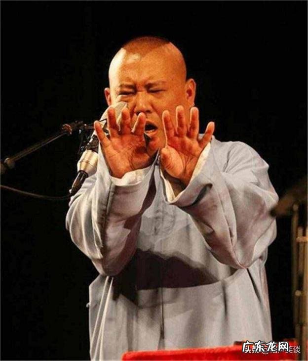 郭德纲当年打记者事件视频 郭德纲被人打