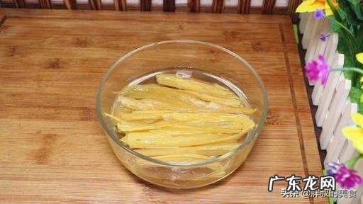 鸡肉炒腐竹的做法,鸡腿和腐竹怎么炒好吃