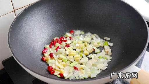 铁锅炖大草鱼的家常做法,铁锅炖草鱼块的做法