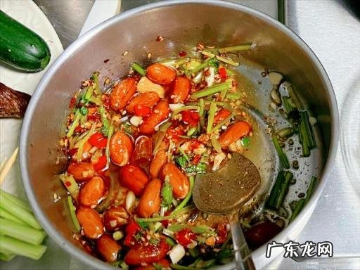 火腿肠的正宗做法大全,黄瓜金针木耳火腿肠凉拌做法