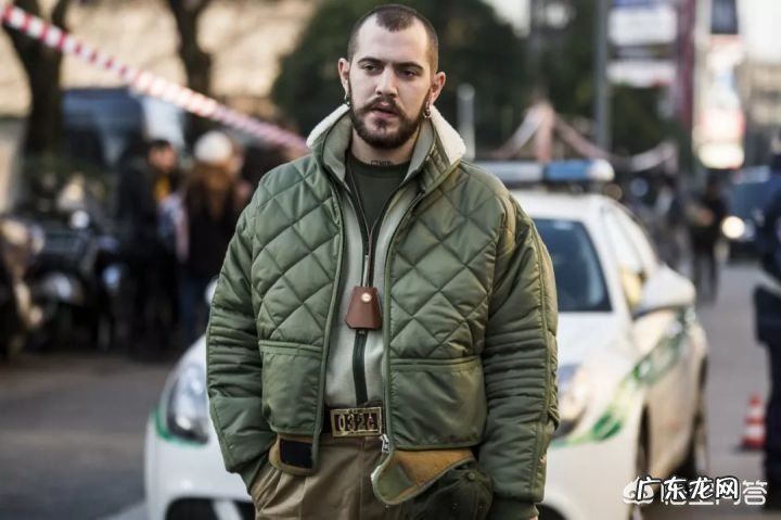 冬天卫衣里面穿什么衣服好?