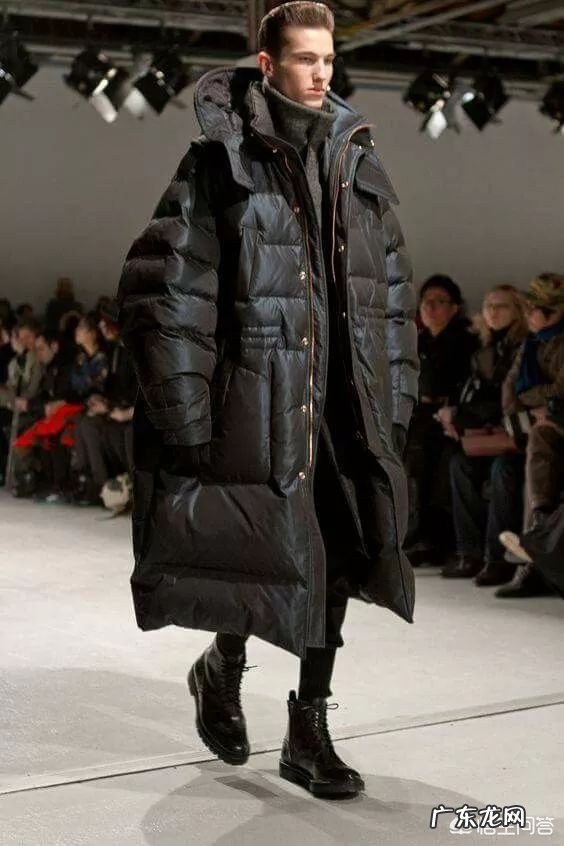 冬天卫衣里面穿什么衣服好?