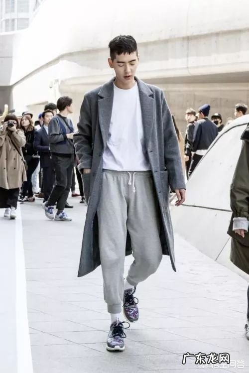 冬天卫衣里面穿什么衣服好？