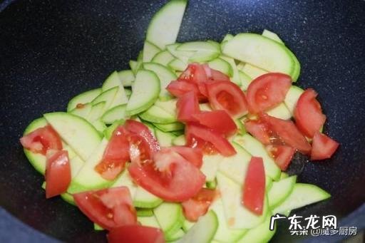 西葫芦炒番茄的做法,西葫芦西红柿的做法