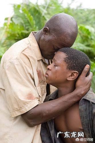 《血钻》里小李子是被谁打中的?