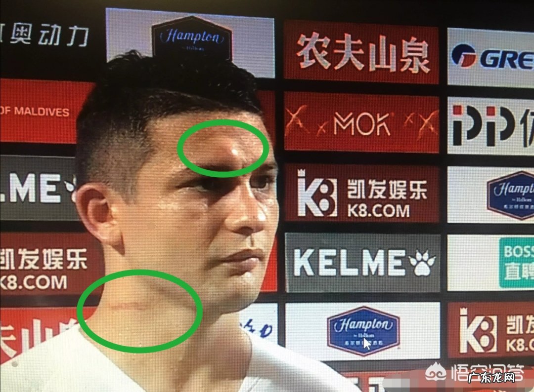 中国男足大胜马尔代夫,如何看待归化球员艾克森,赛后身披国旗庆祝?