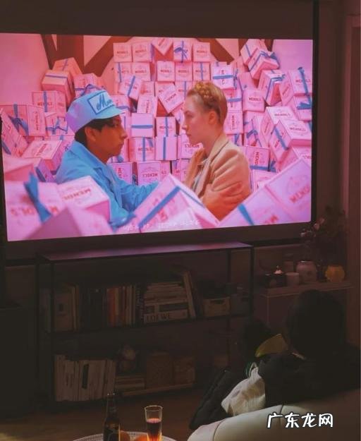 家用电视投影仪的优缺点 电视跟投影仪的优缺点