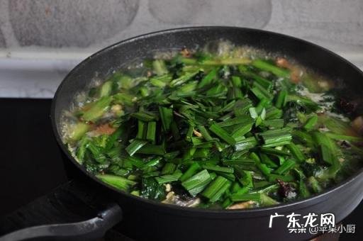 鲅鱼炖小白菜正宗做法图文步骤,鲅鱼要放小白菜解毒吗