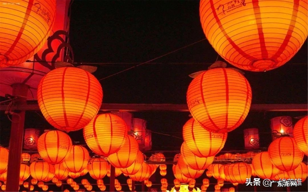 《生查子·元夕》写了什么生活情形?