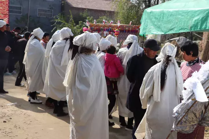 农村老人过世葬礼怎么办?