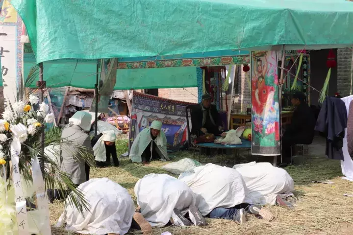 农村老人过世葬礼怎么办?