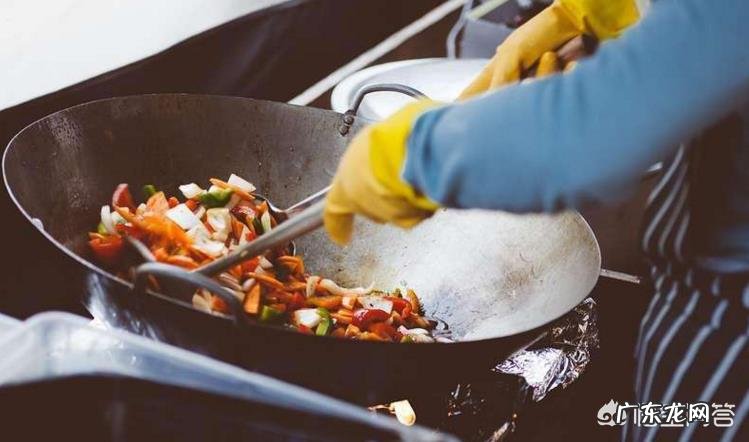 为什么馆子里大火炒的菜比家里炒出的菜好吃?