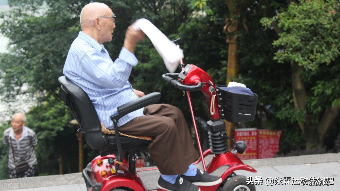 假如你80岁了,你是愿意在睡梦中无痛苦死去还是愿意在小病小灾中活到100岁?为什么?