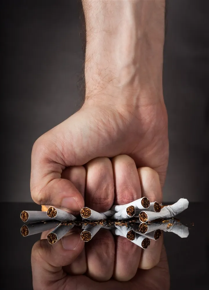 什么原因让一个烟不离手的人,突然戒烟?